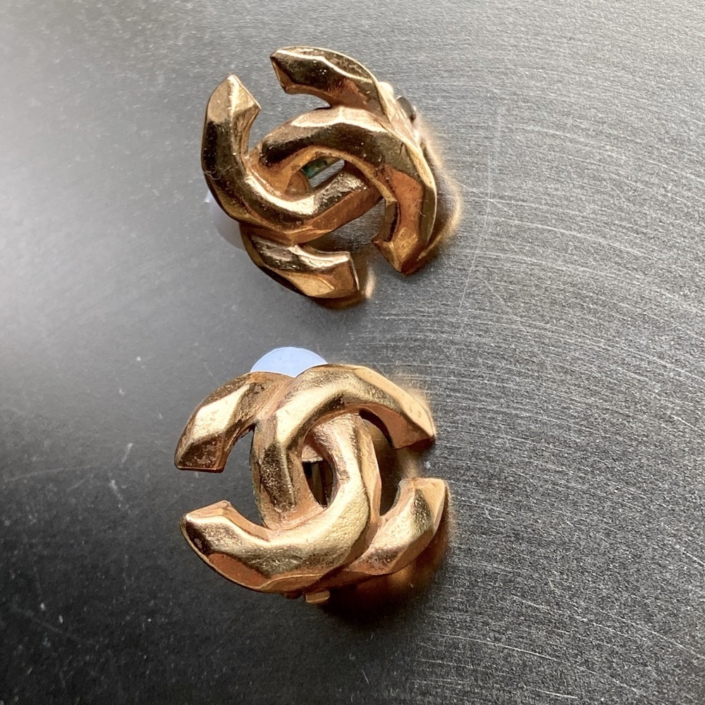 Authentic Vintage 24K gold plated CHANEL logo CC clip on earrings
